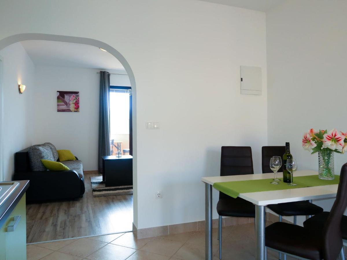 Apartamento Rosic - Krk217 By Interhome Kornić