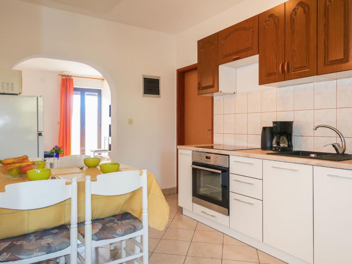 Apartamento Rosic - Krk217 By Interhome